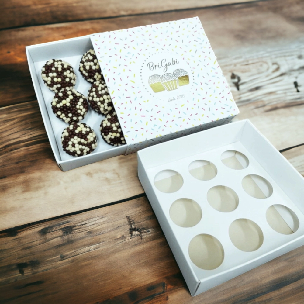 100 Caixas p/ 9 brigadeiros - PERSONALIZADA com Hot-Stamping