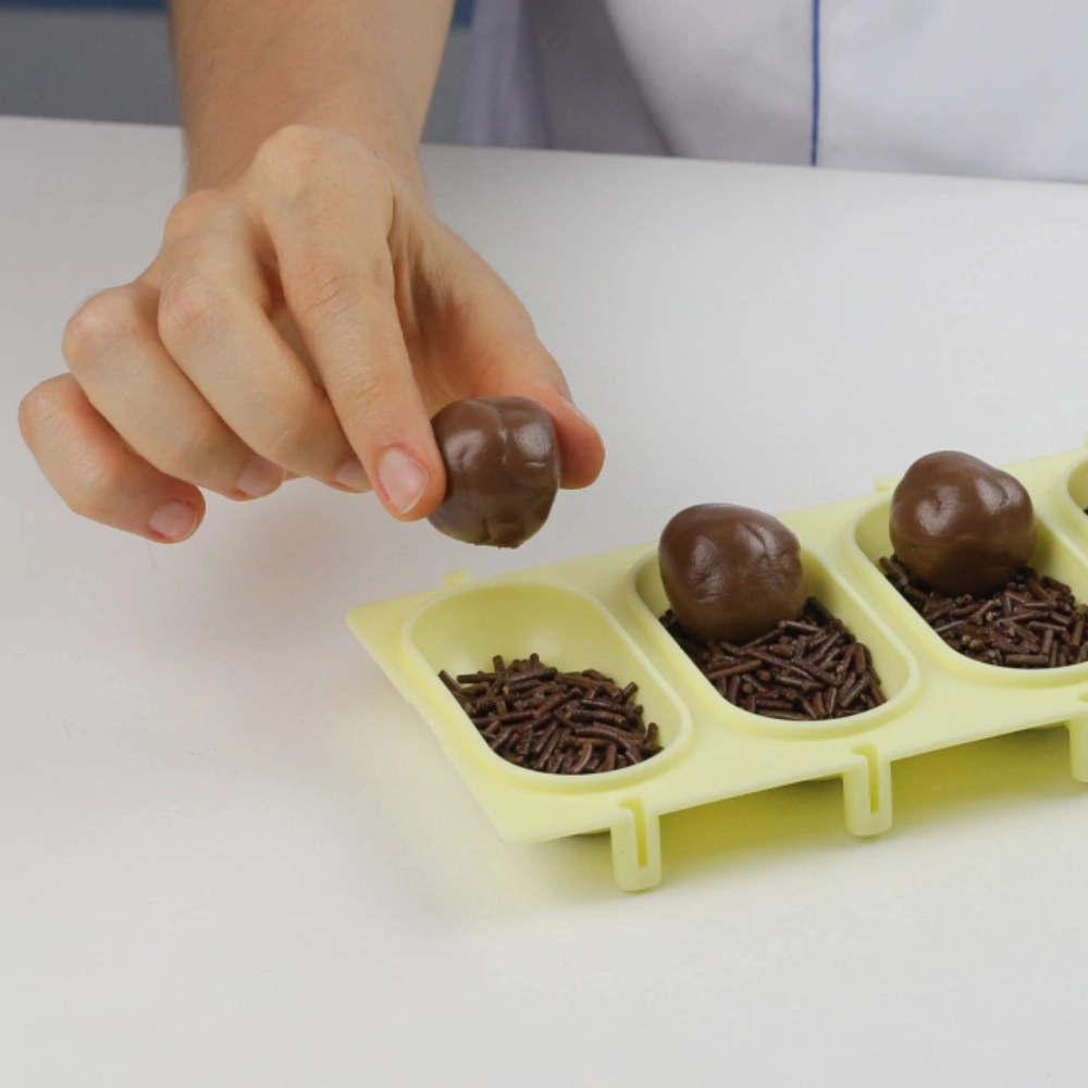 1 Chocalho para enrolar/confeitar brigadeiros